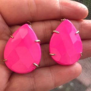 Pink Allison earrings 🌸🌺